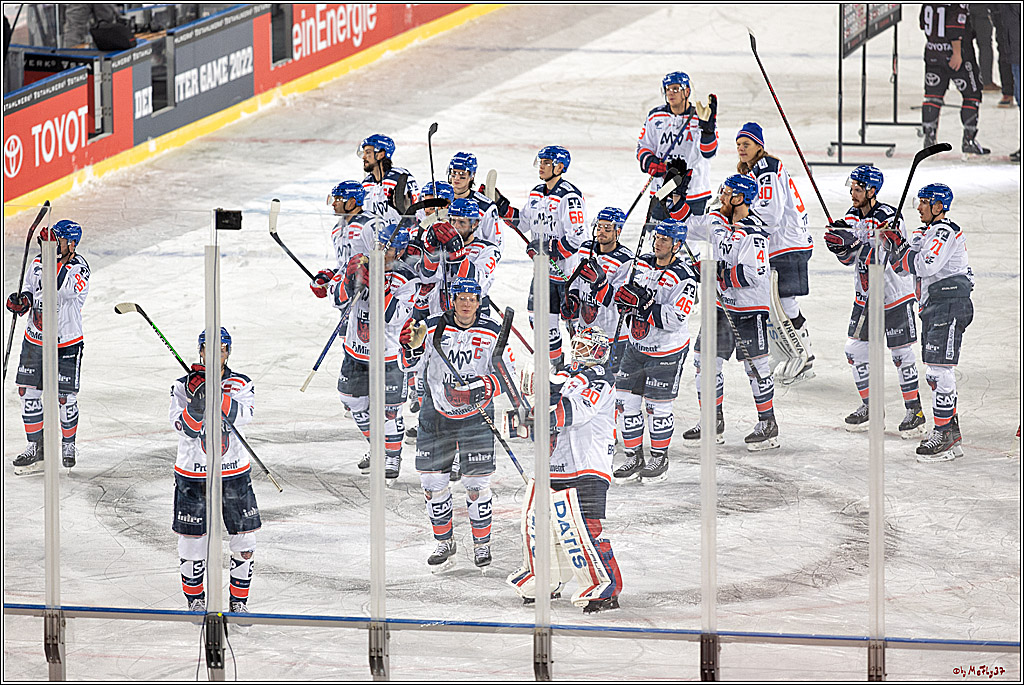PENNY DEL WINTER GAME;  Kölner Haie - Adler Mannheim; Köln, 03.12.2022
